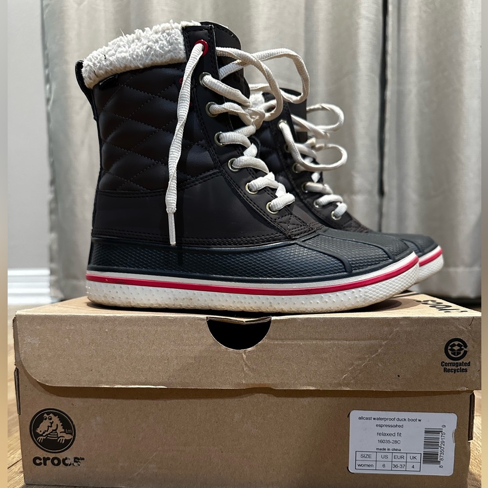 Crocs snow boot W6… used twice… are in great condition